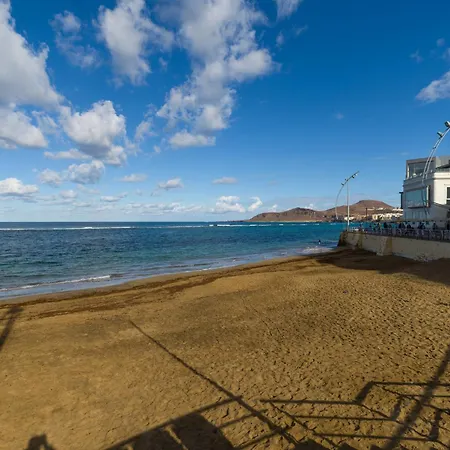 By Playa De Canteras